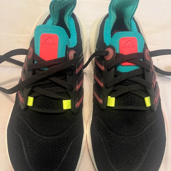 Adidas Ultraboost 22 Running Sneakers Black Turbo Mint women’s size 5 - Picture 2 of 5